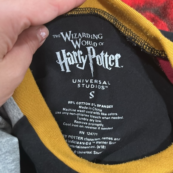 Universal Studios Harry Potter Hogwarts Longsleeved Tee, size S - Picture 5 of 5